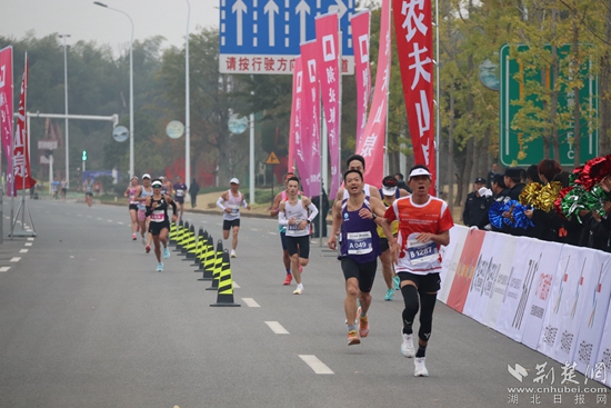 選手陸續(xù)抵達重點_副本.jpg