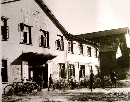 湖北醫(yī)學(xué)院咸寧分院附屬醫(yī)院（咸寧專署人民醫(yī)院）門診部_副本.png.png