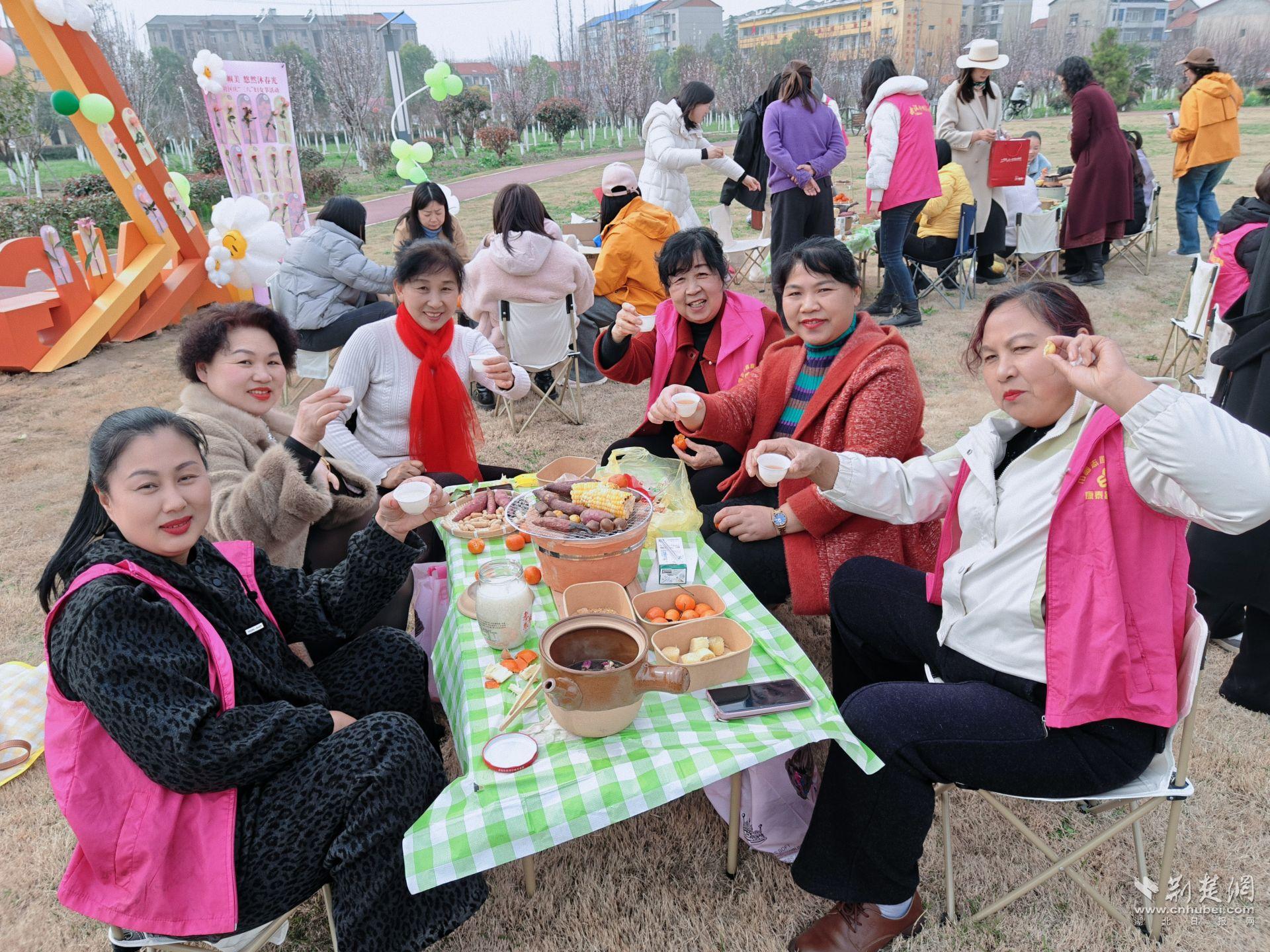 康泰路社區(qū)圍爐煮茶環(huán)節(jié)溫情開啟.jpg.jpg